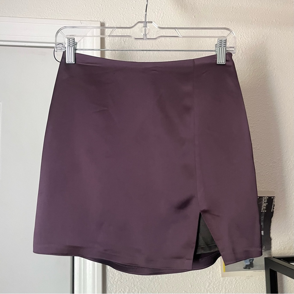 NWT IN THE MOOD FOR LOVE plum purple satin‎ mini skirt